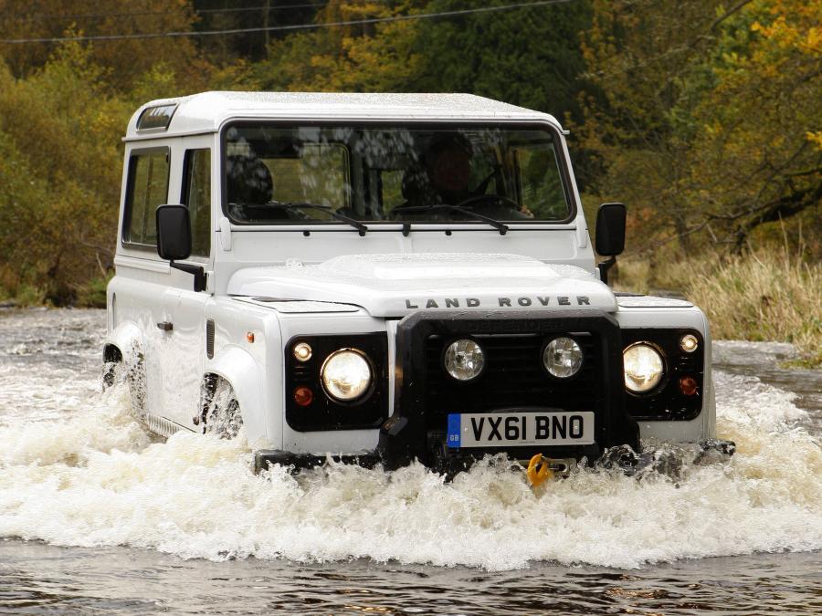  Land Rover Defender 90 Station Wagon 2007 года  (EU) (фото 12 из 25)